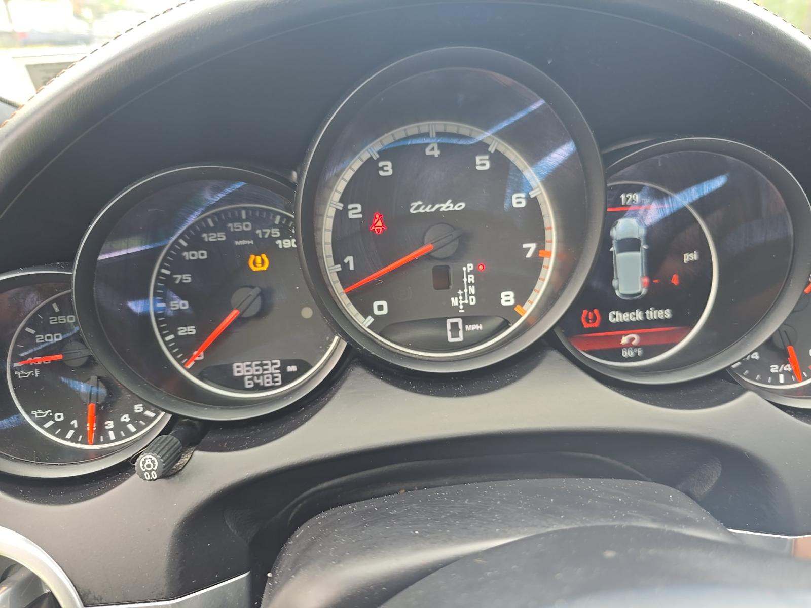 PORSCHE CAYENNE - 9