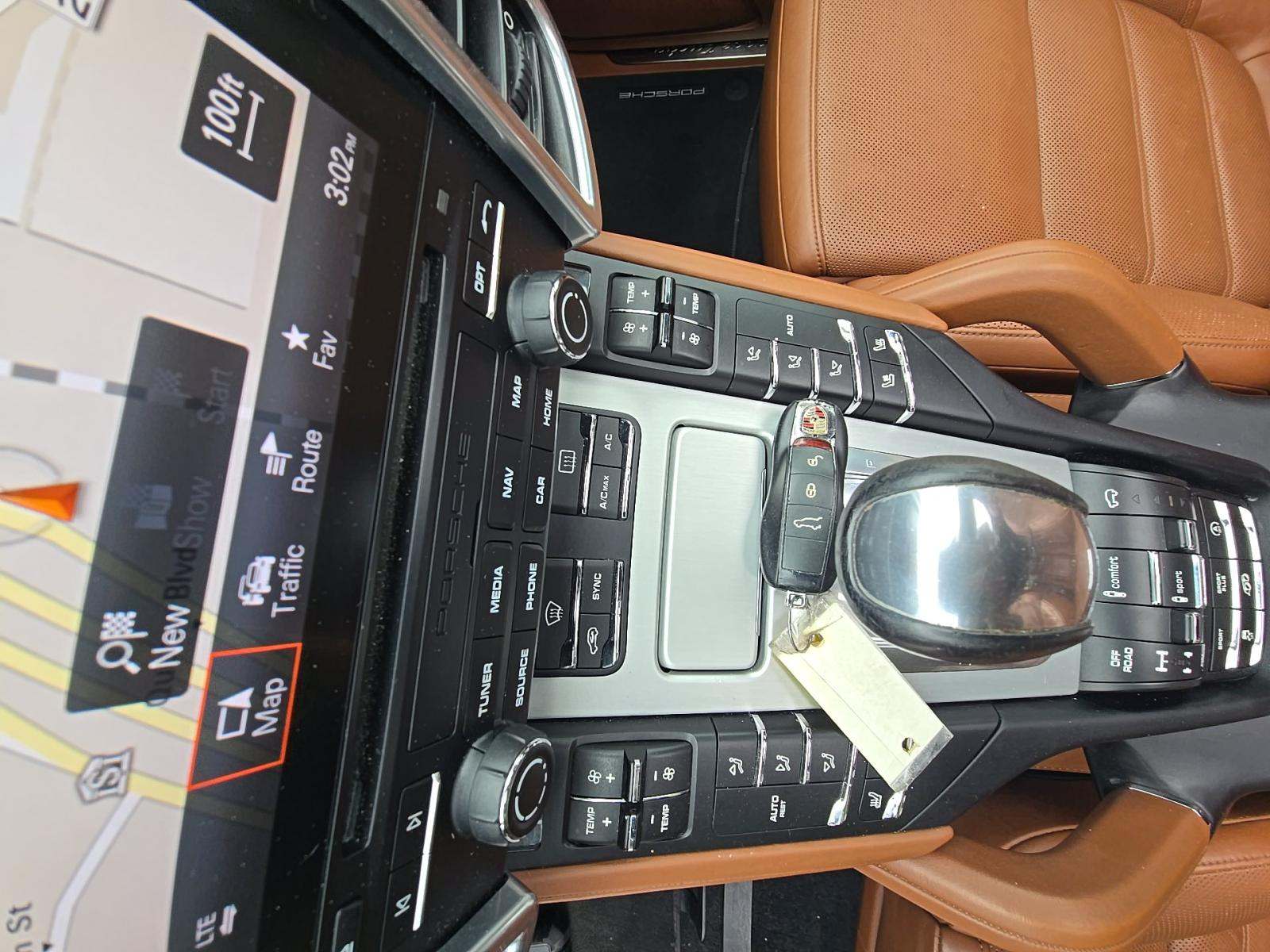 PORSCHE CAYENNE - 8