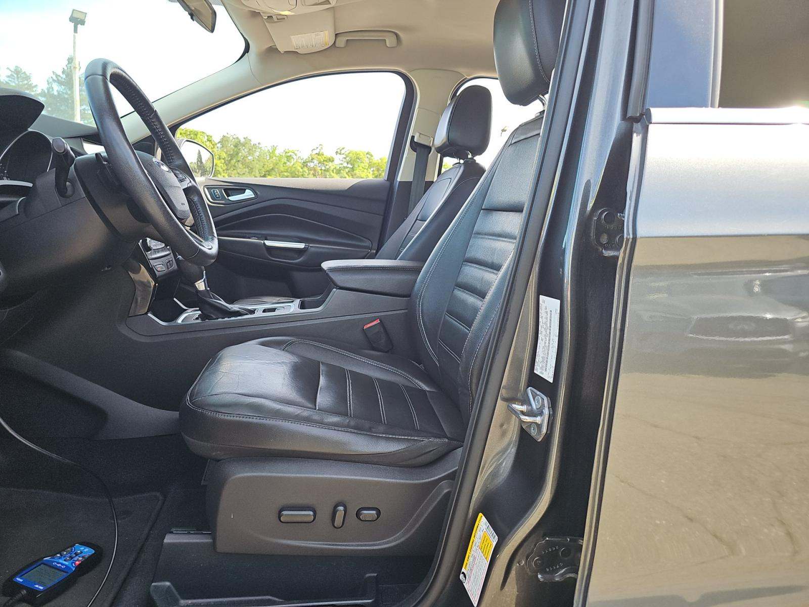 FORD ESCAPE - 2