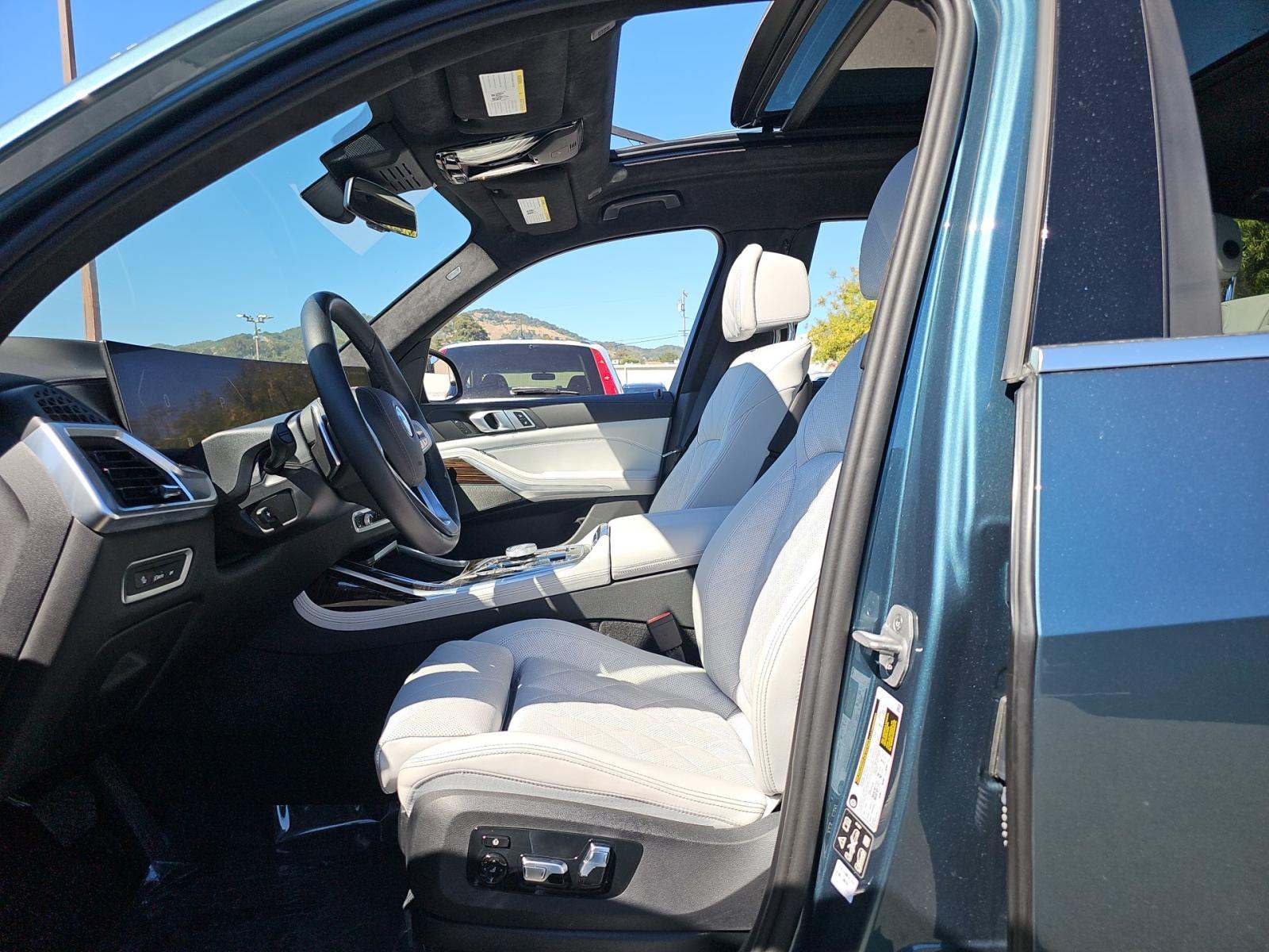 2025 BMW X7 xDrive40i AWD