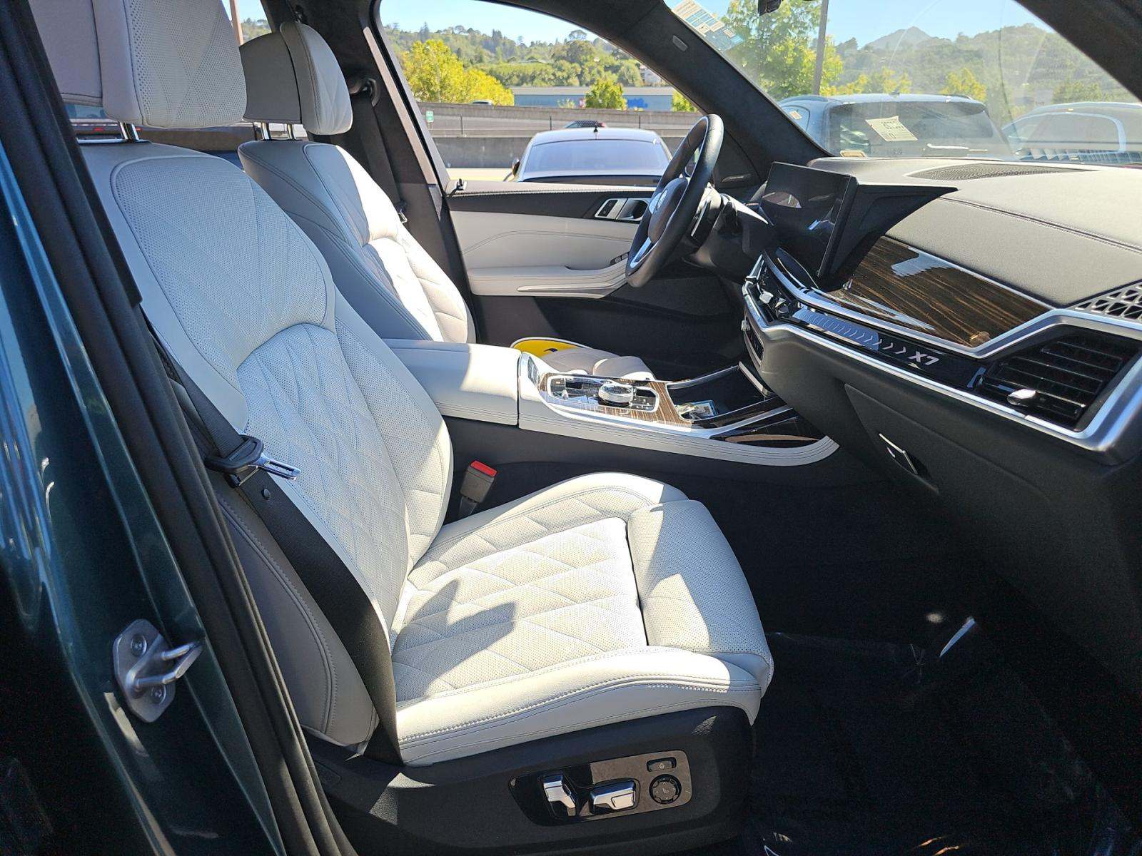 2025 BMW X7 xDrive40i AWD