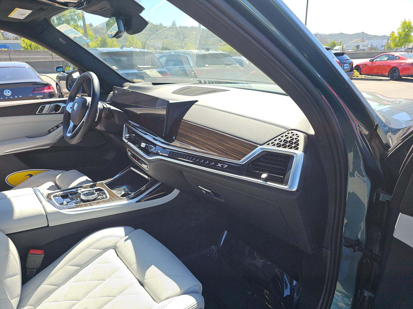 2025 BMW X7 xDrive40i AWD
