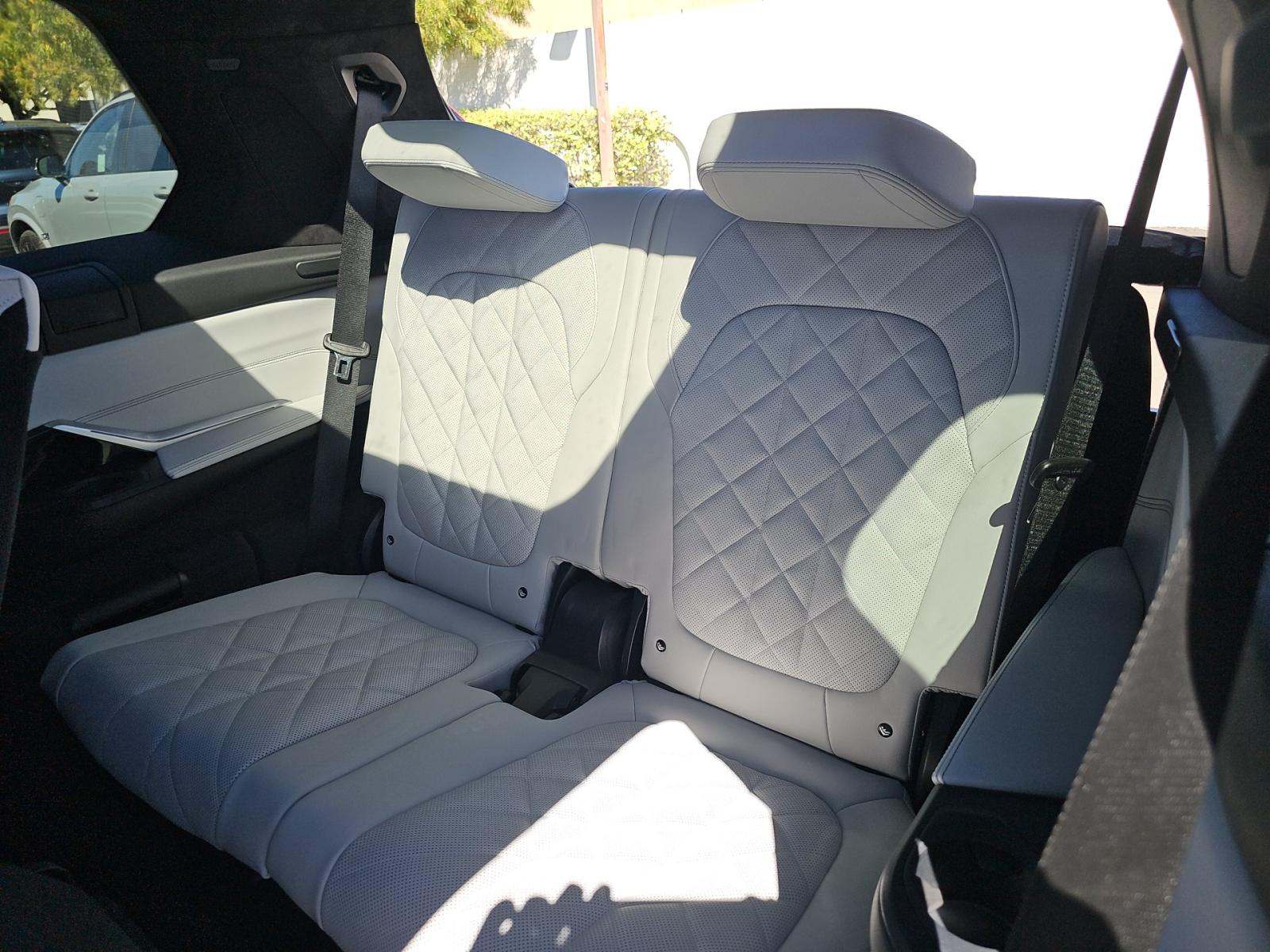 2025 BMW X7 xDrive40i AWD