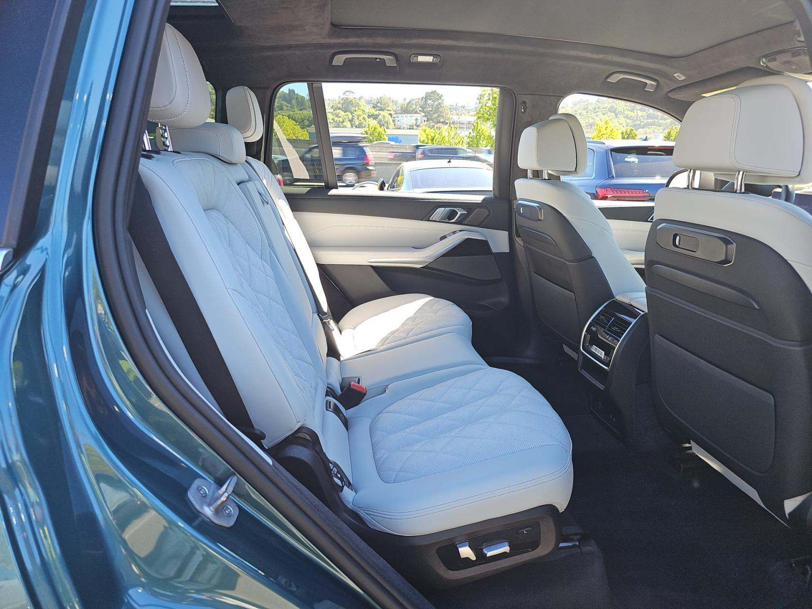 2025 BMW X7 xDrive40i AWD