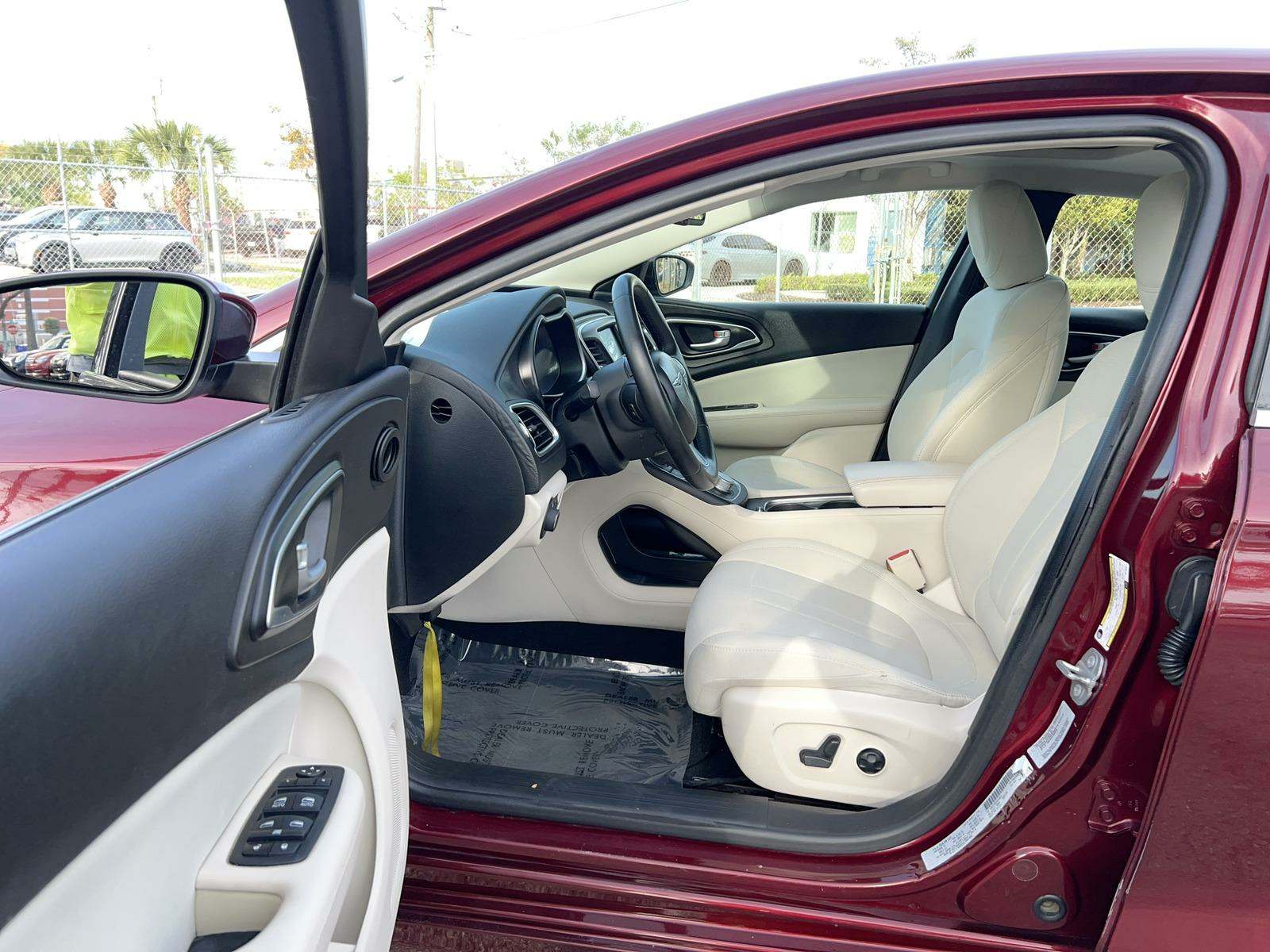 2016 Chrysler 200 Limited FWD