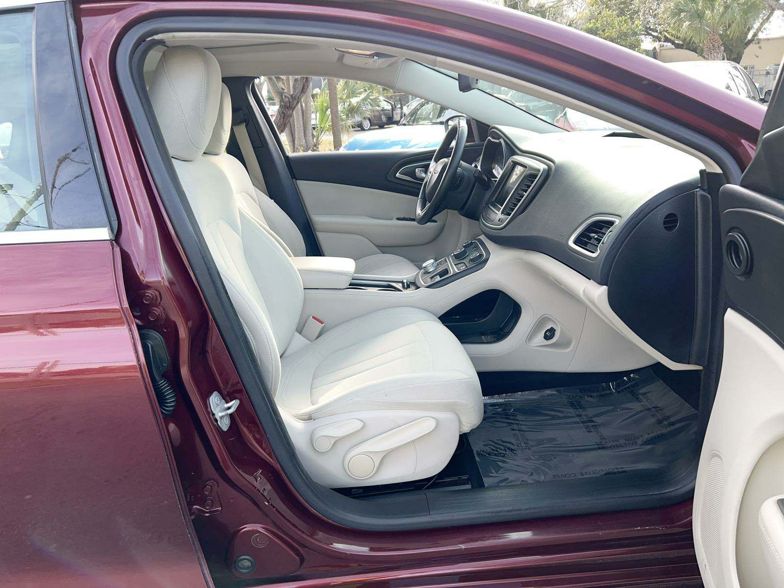 2016 Chrysler 200 Limited FWD