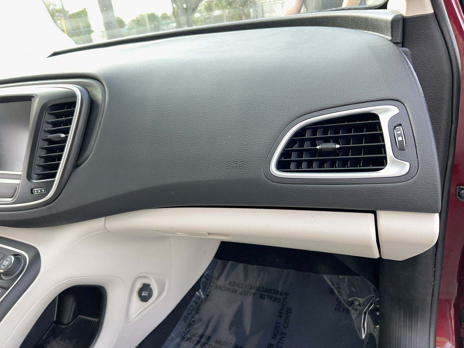 2016 Chrysler 200 Limited FWD