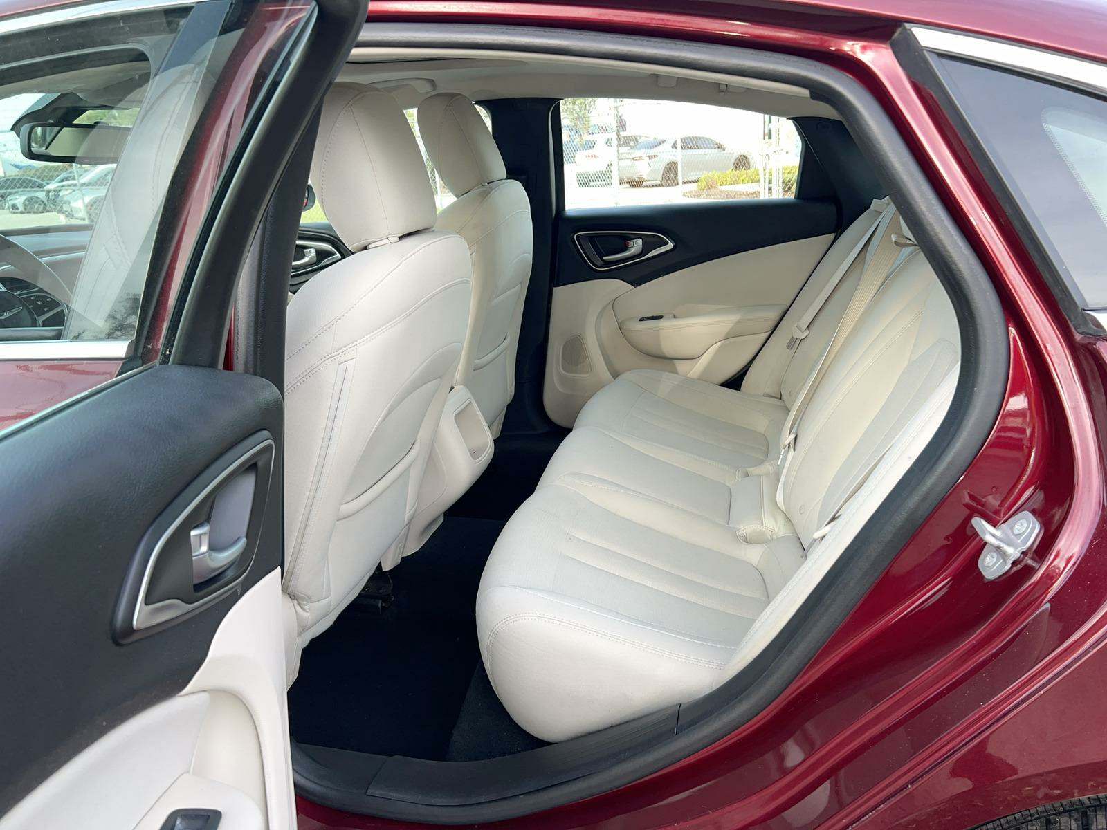 2016 Chrysler 200 Limited FWD