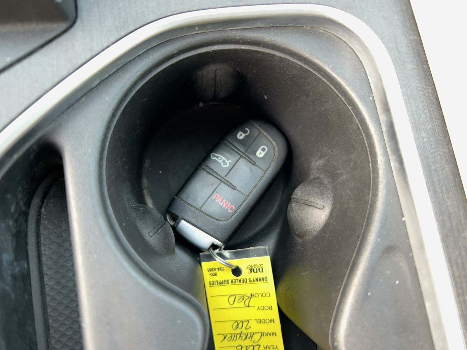 2016 Chrysler 200 Limited FWD