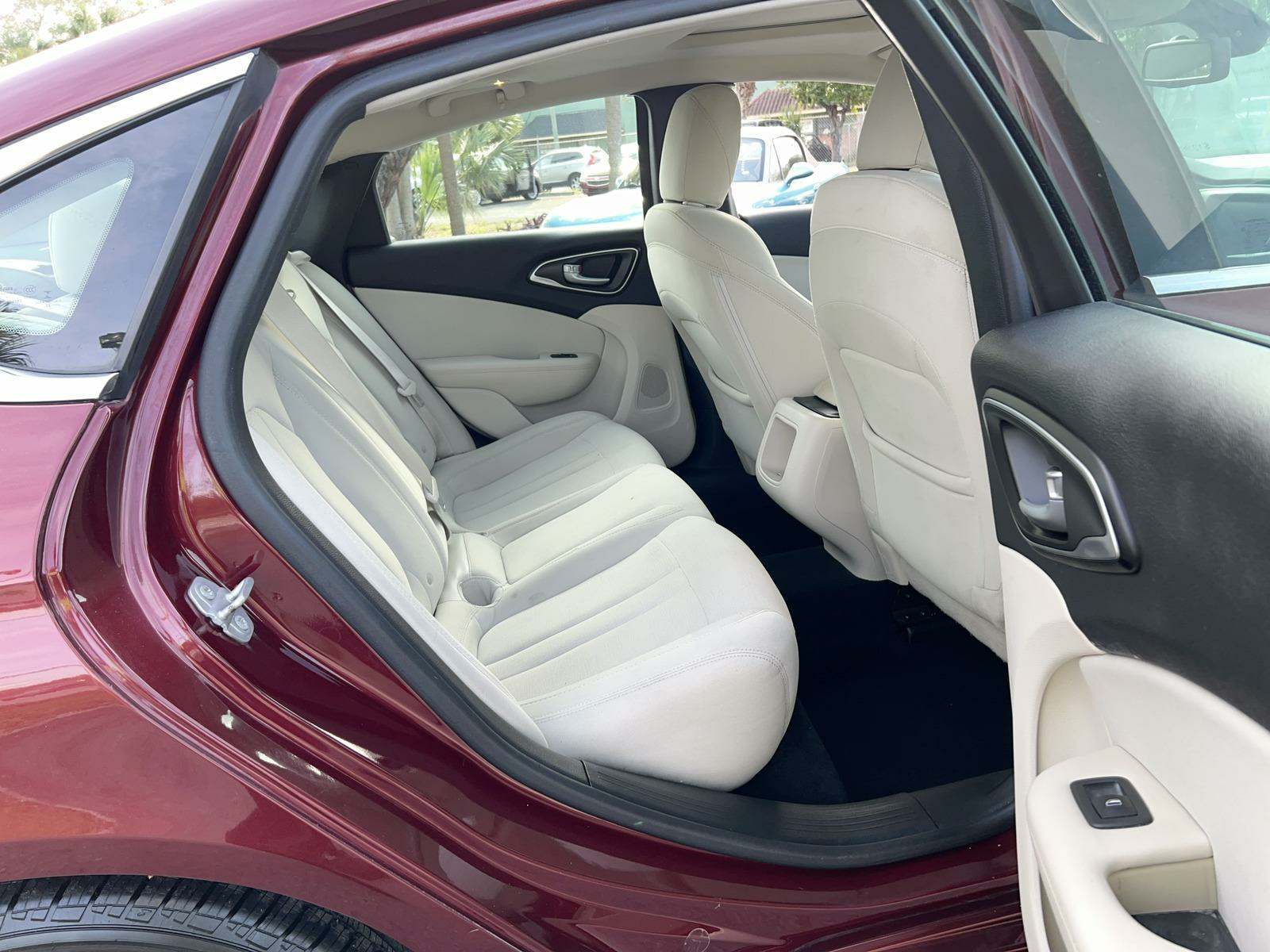 2016 Chrysler 200 Limited FWD