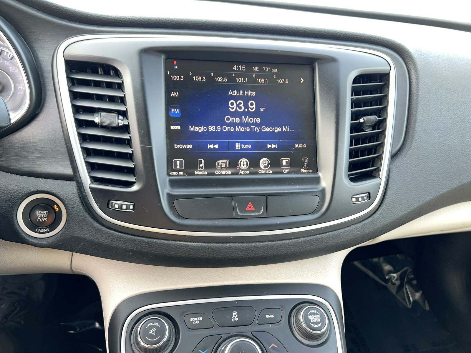 2016 Chrysler 200 Limited FWD