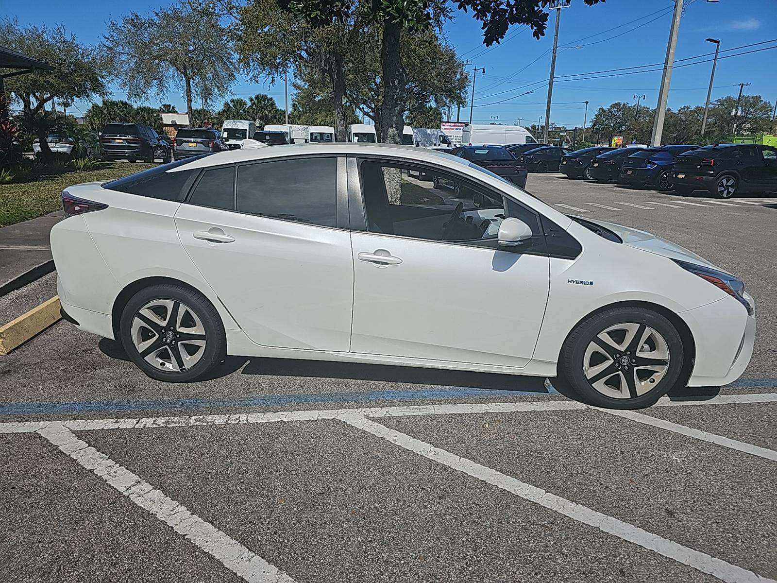 2016 Toyota Prius Three Touring FWD