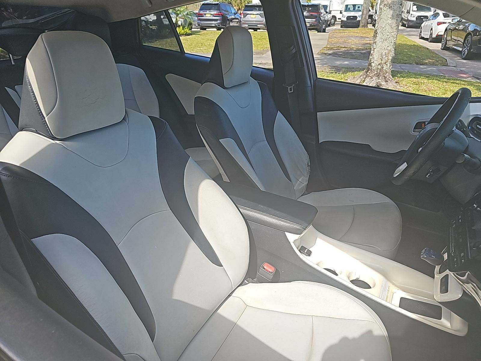 2016 Toyota Prius Three Touring FWD