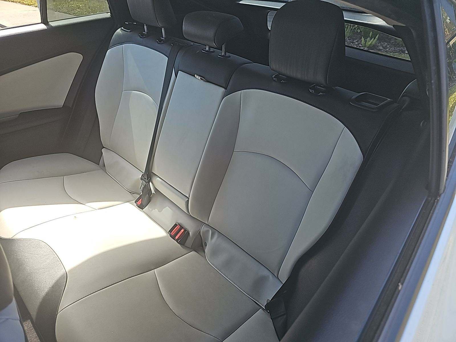 2016 Toyota Prius Three Touring FWD