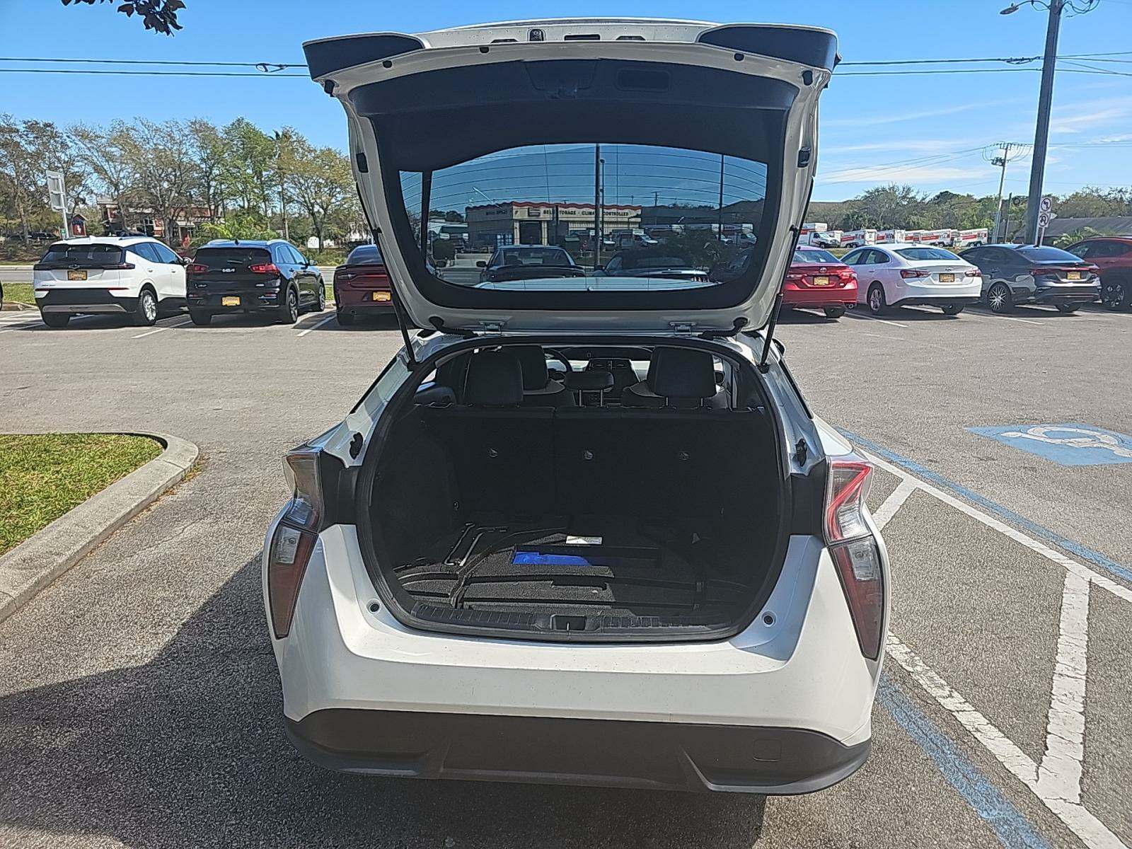 2016 Toyota Prius Three Touring FWD