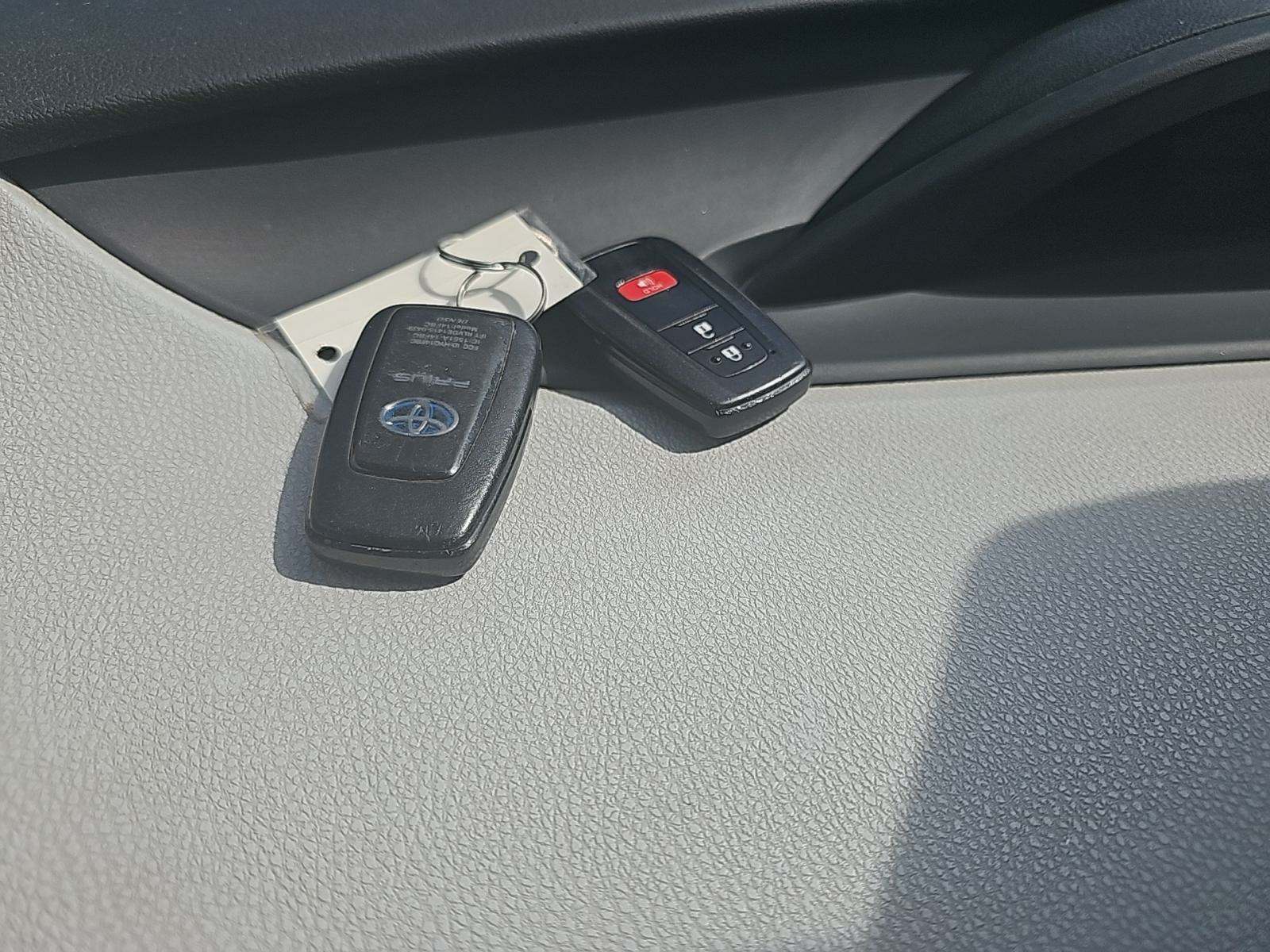 2016 Toyota Prius Three Touring FWD