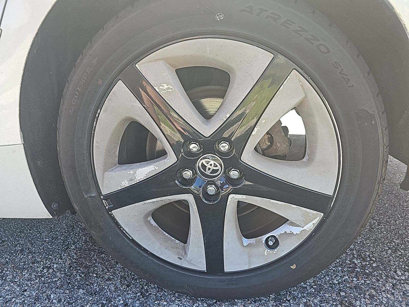 2016 Toyota Prius Three Touring FWD