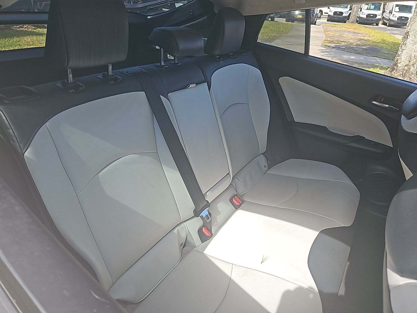 2016 Toyota Prius Three Touring FWD