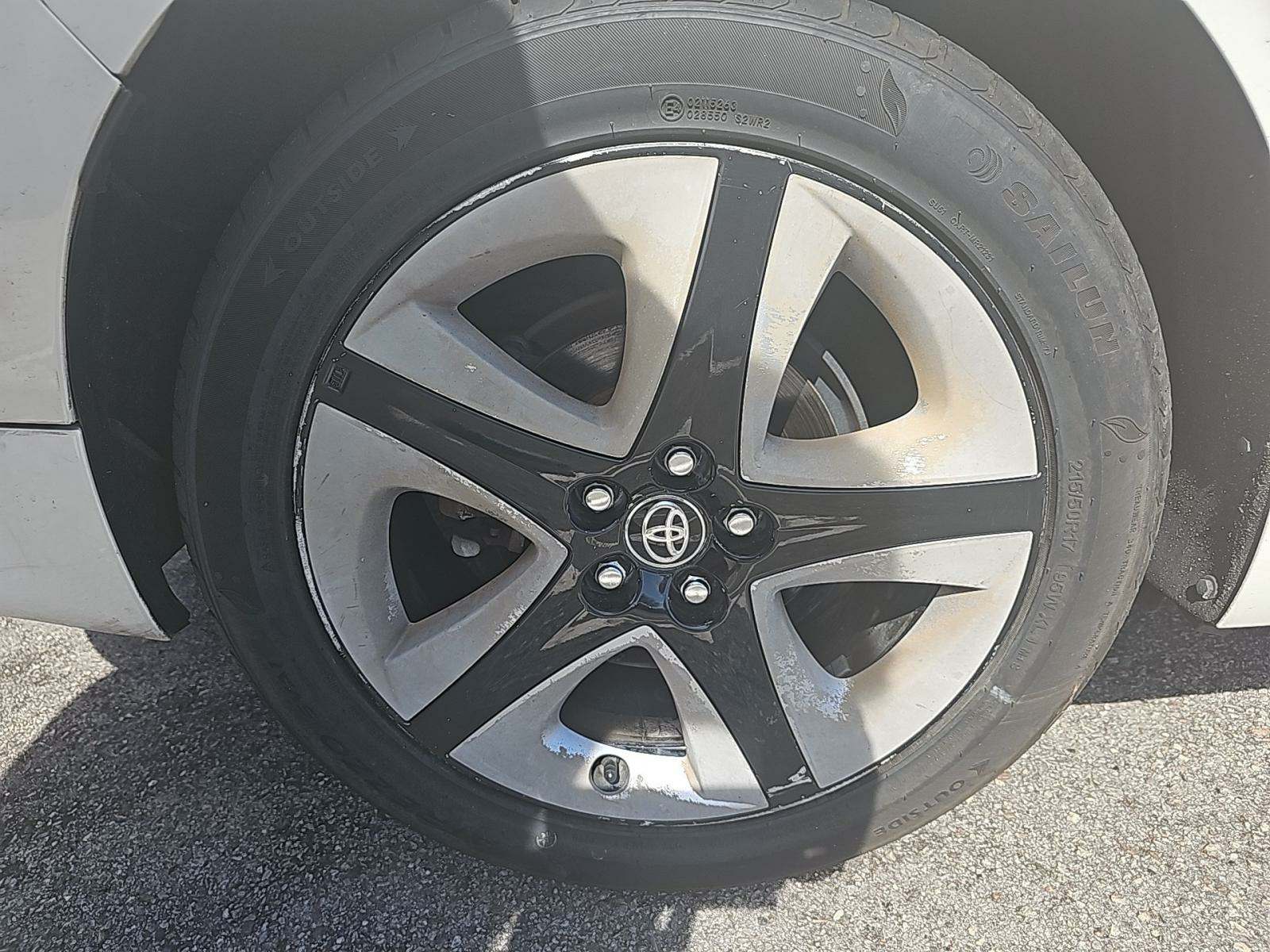 2016 Toyota Prius Three Touring FWD