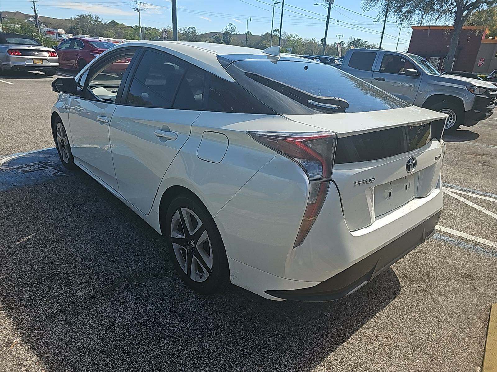 2016 Toyota Prius Three Touring FWD
