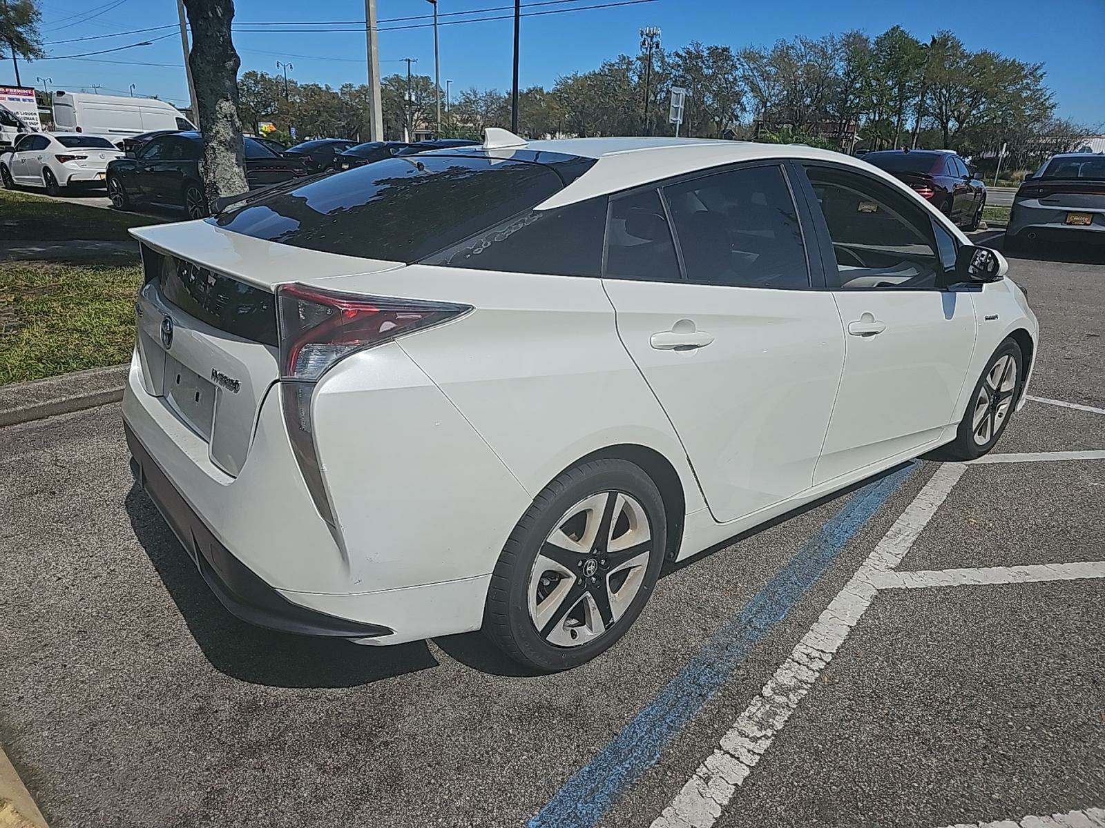 2016 Toyota Prius Three Touring FWD