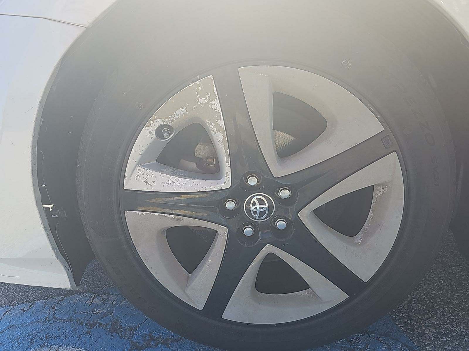 2016 Toyota Prius Three Touring FWD