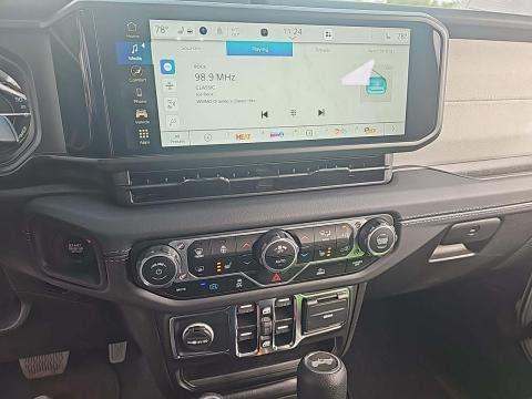 JEEP 4XE SAHARA - 10