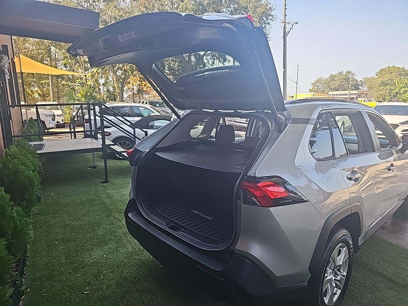 2021 Toyota RAV4 XLE FWD