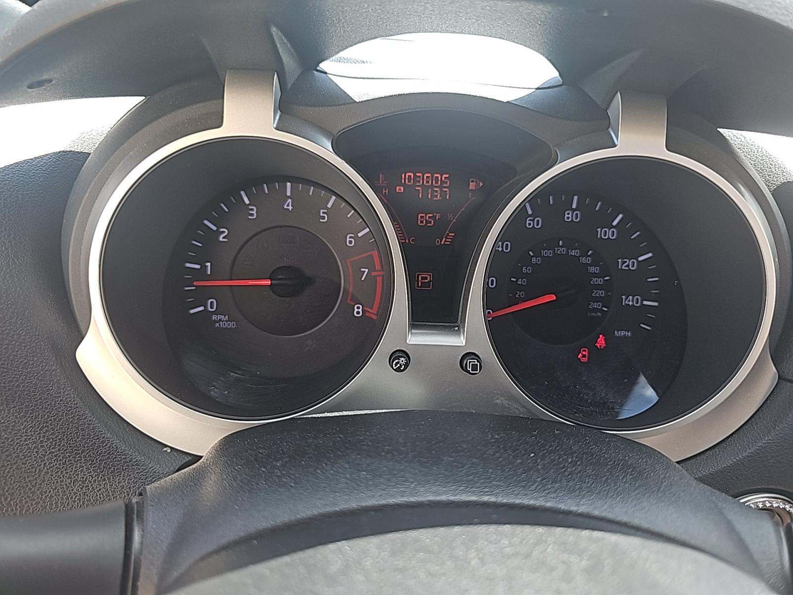 2013 Nissan JUKE SV FWD