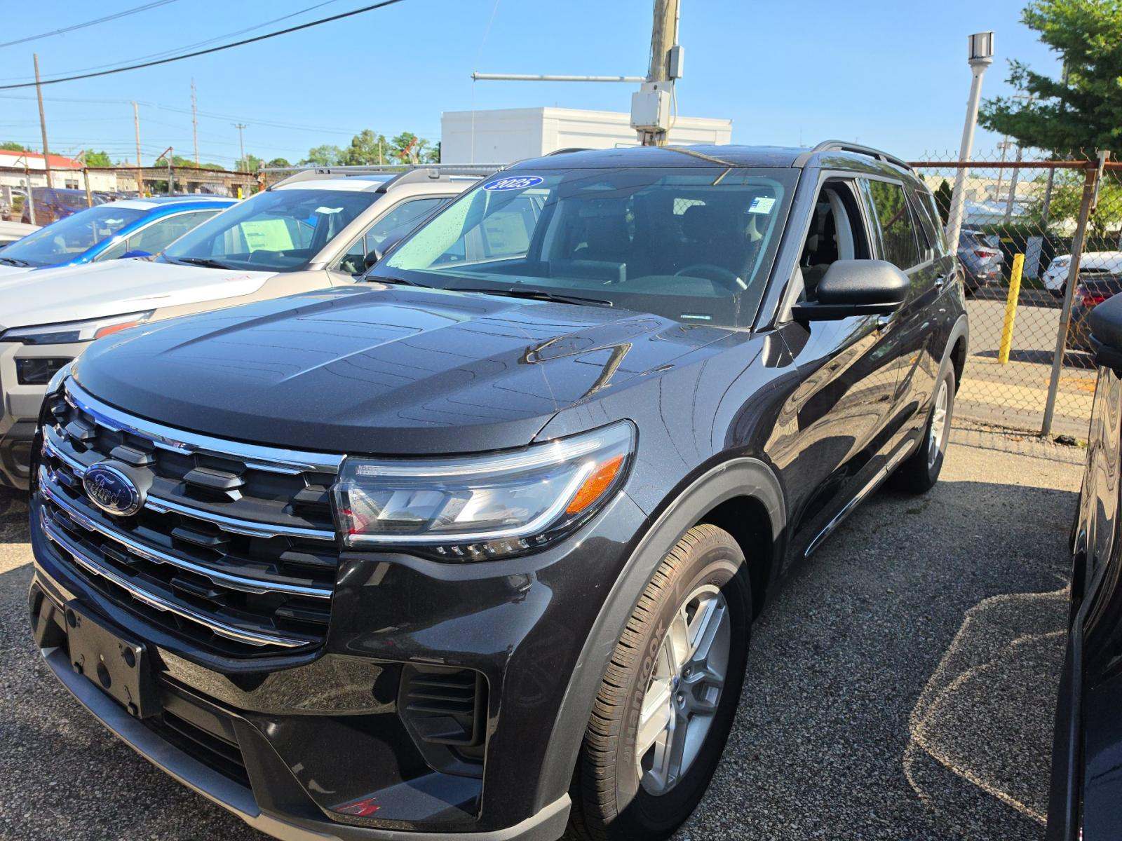 2025 Ford Explorer Active AWD