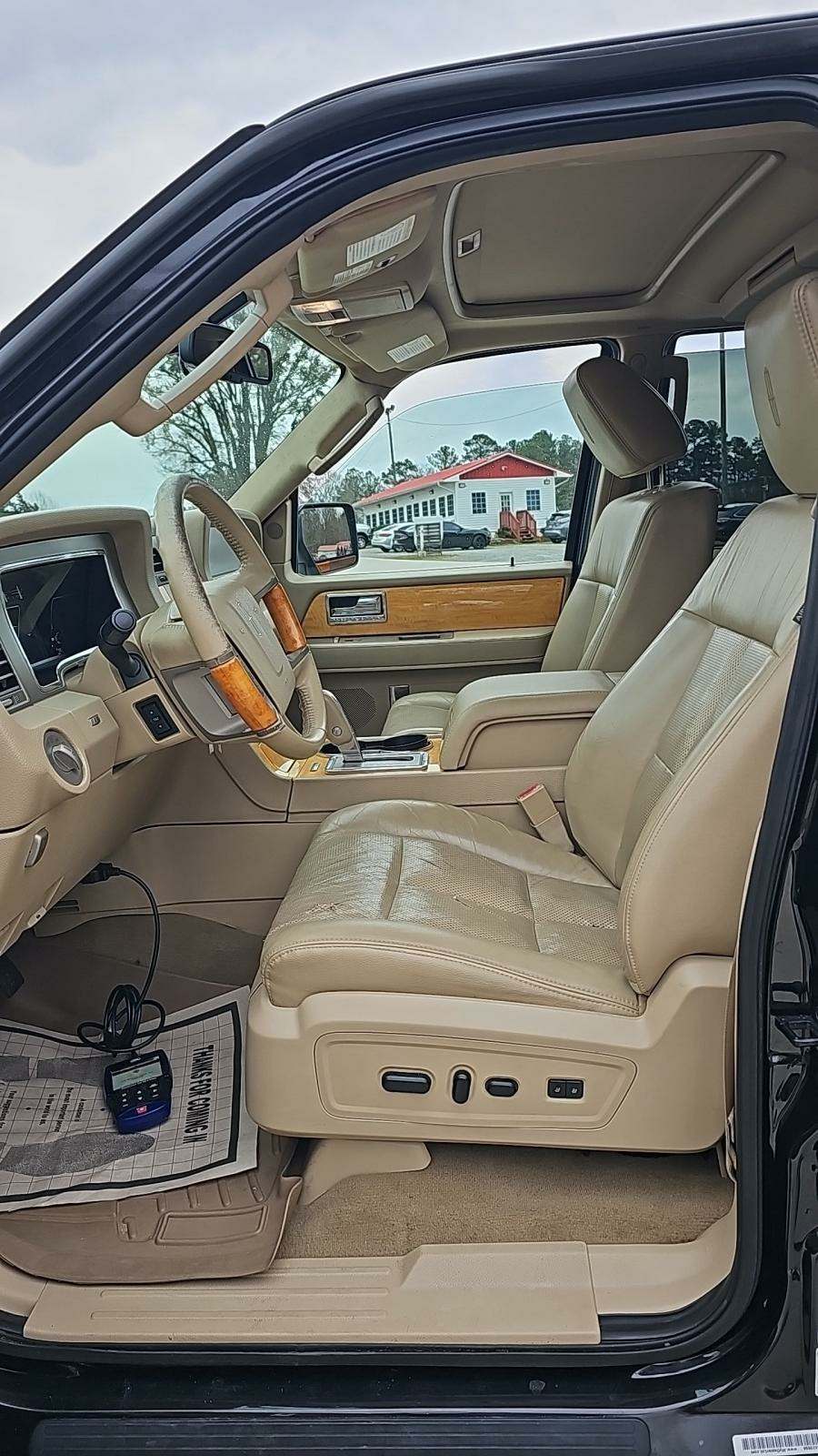 2010 Lincoln Navigator Base RWD