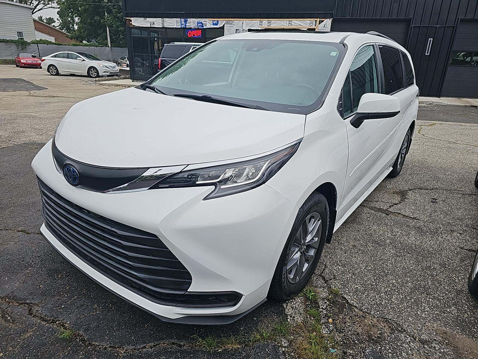 2022 Toyota Sienna LE FWD