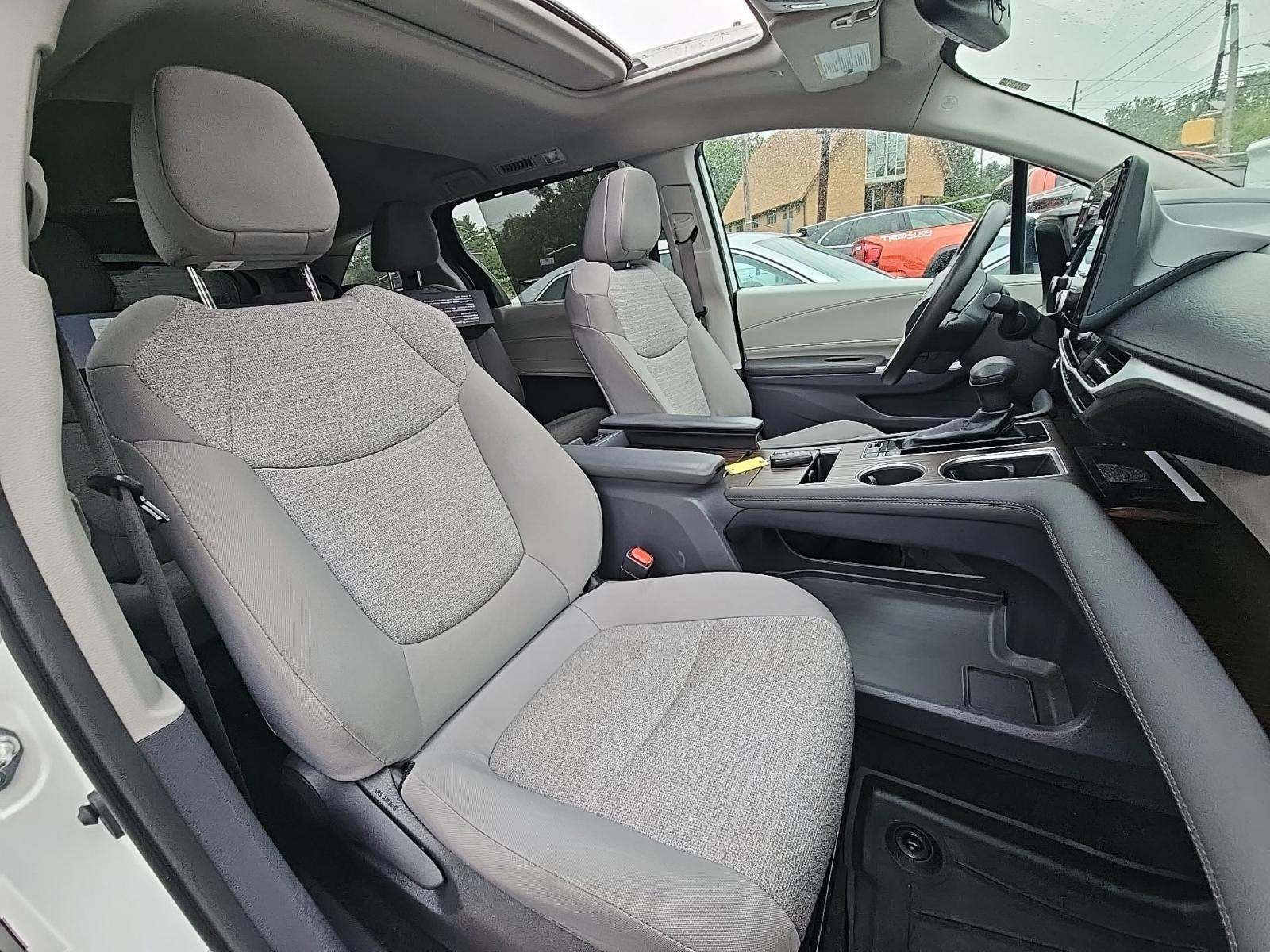 2022 Toyota Sienna LE FWD