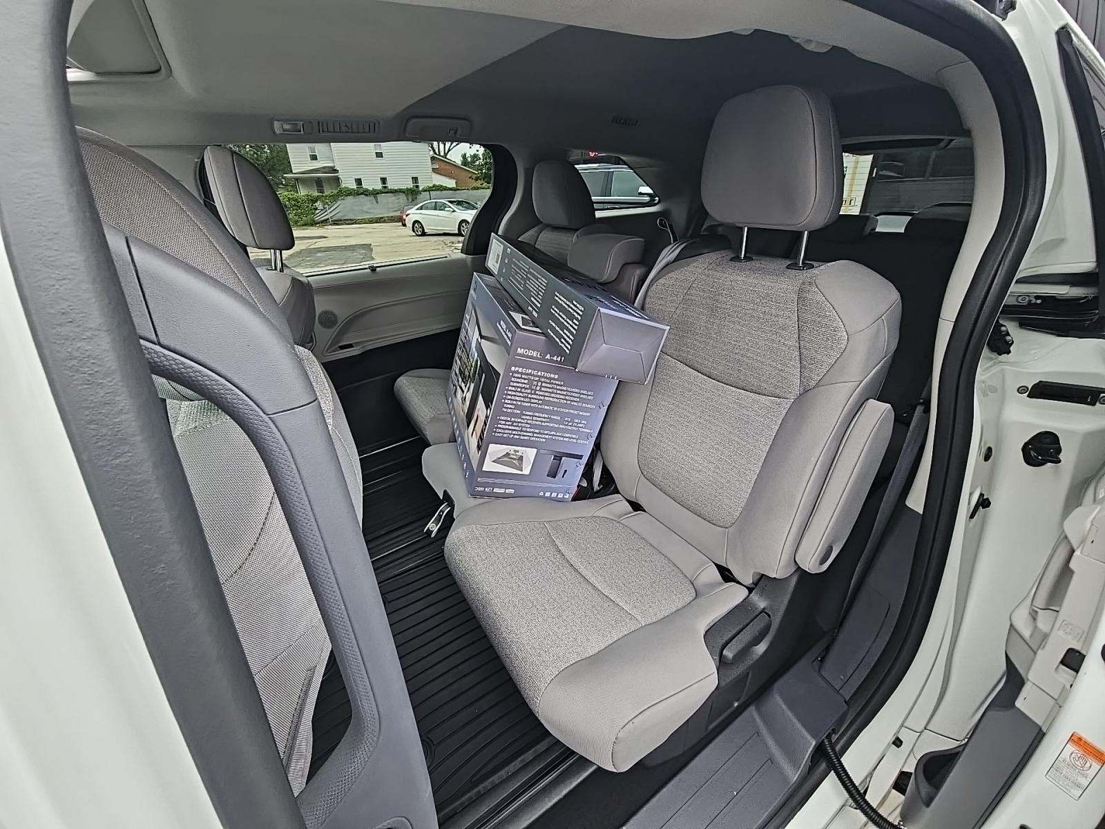 2022 Toyota Sienna LE FWD