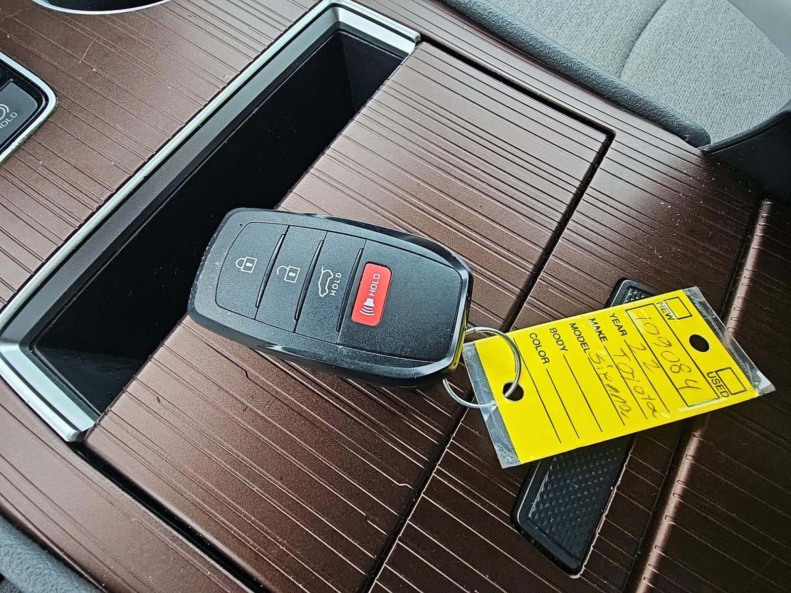 2022 Toyota Sienna LE FWD