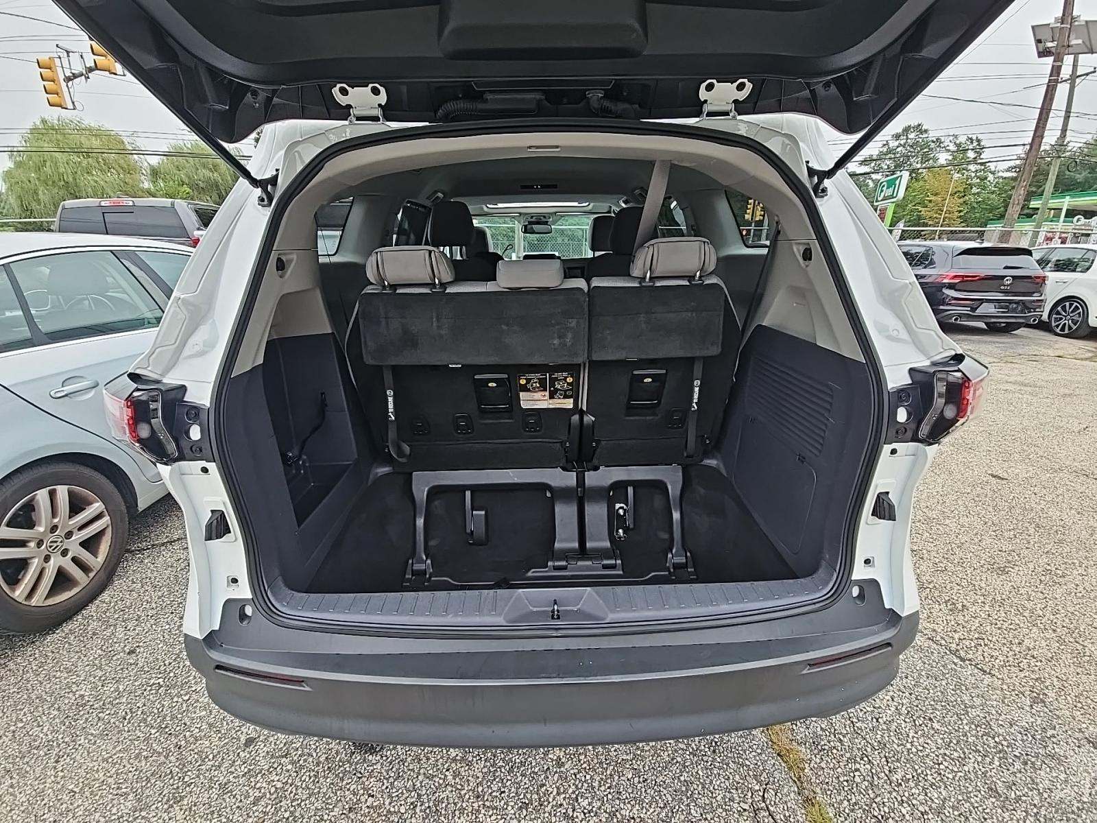 2022 Toyota Sienna LE FWD