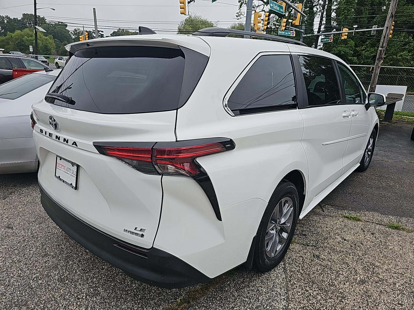2022 Toyota Sienna LE FWD