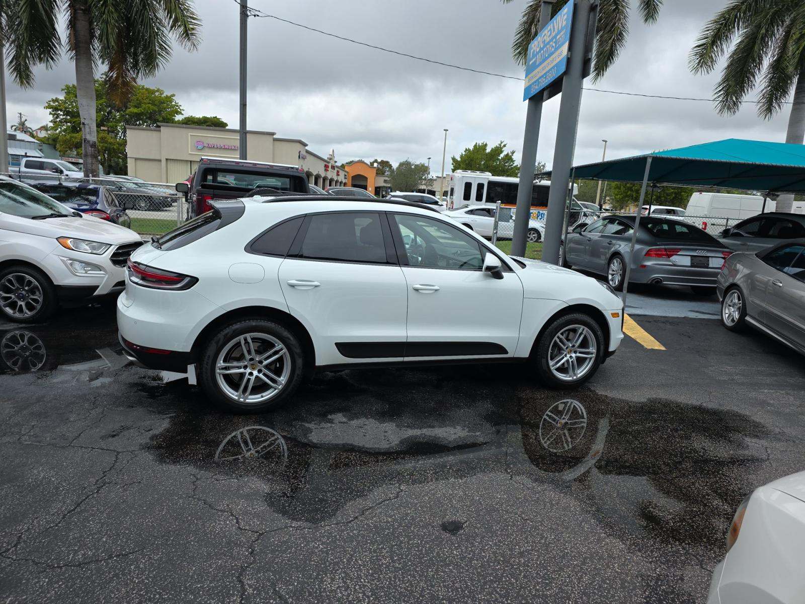 2021 Porsche Macan Base AWD