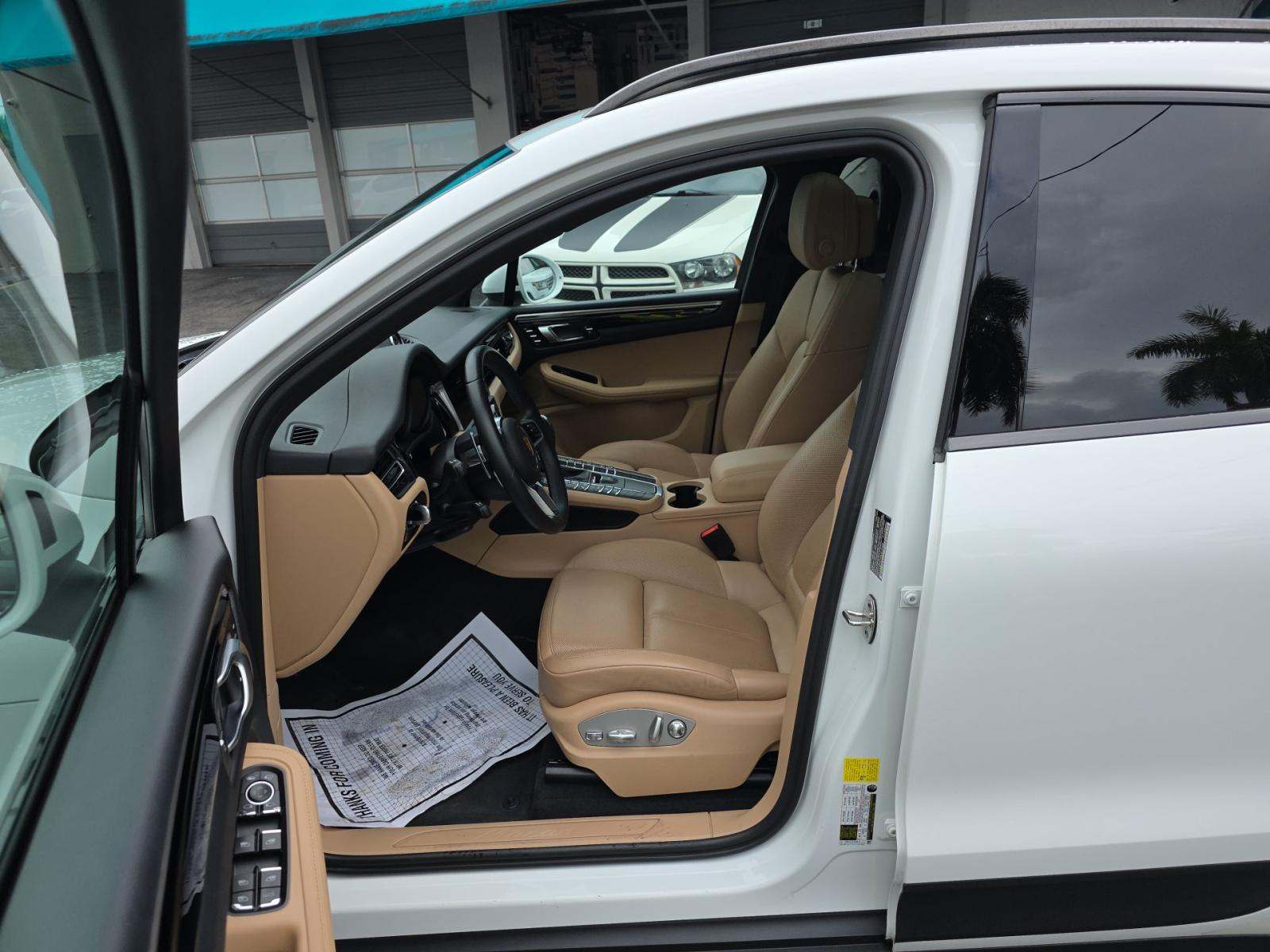 2021 Porsche Macan Base AWD