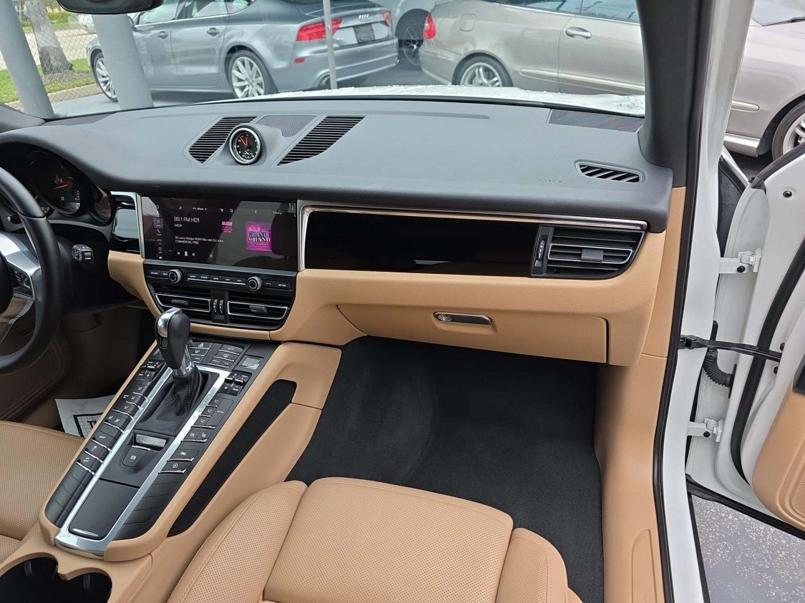 2021 Porsche Macan Base AWD