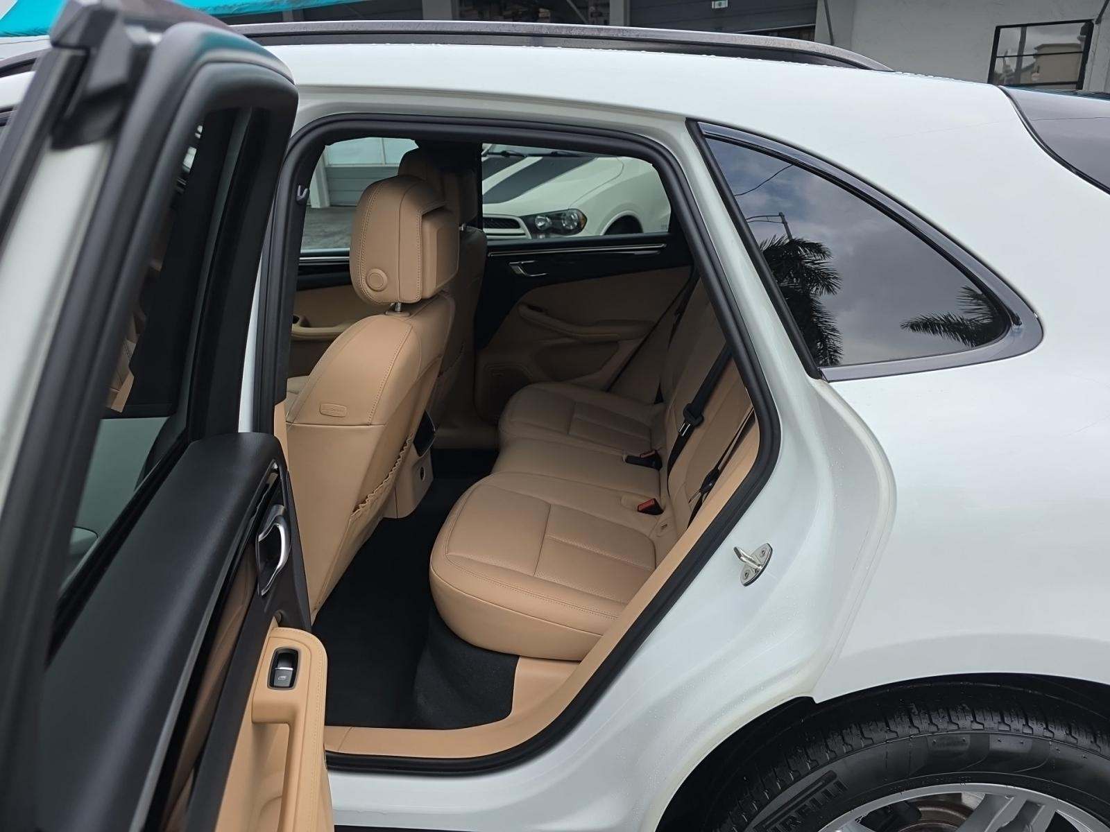 2021 Porsche Macan Base AWD