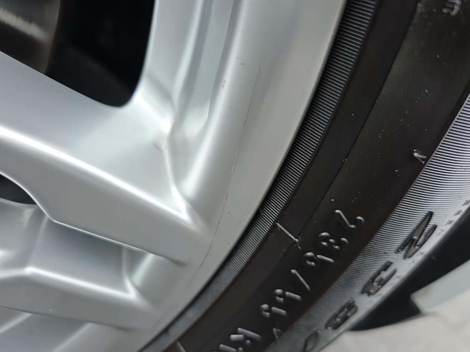 2021 Porsche Macan Base AWD