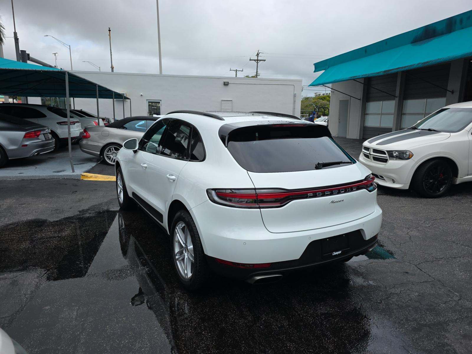 2021 Porsche Macan Base AWD