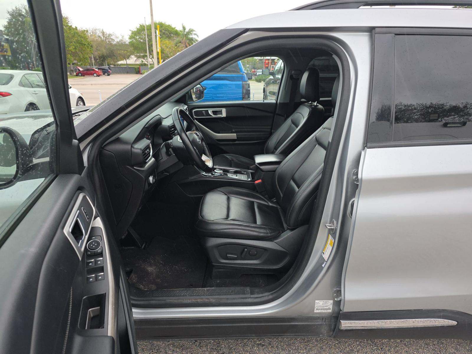 2023 Ford Explorer XLT RWD