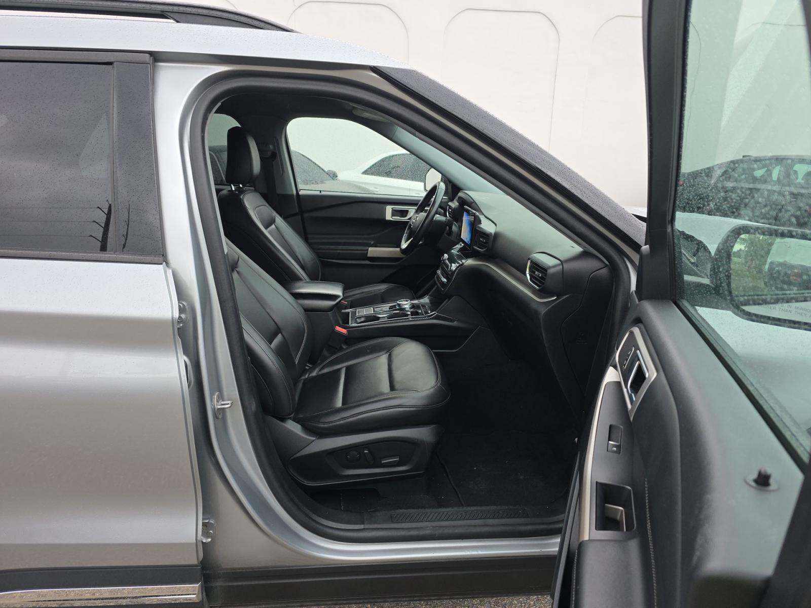 2023 Ford Explorer XLT RWD