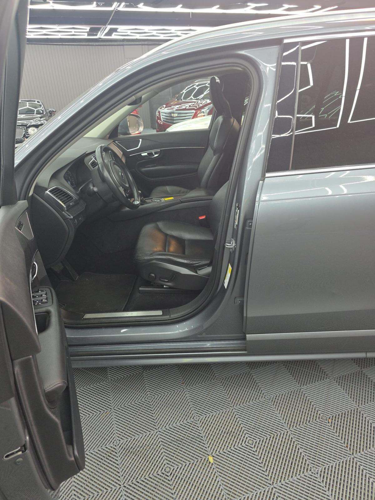 2020 Volvo XC90 T5 Momentum FWD