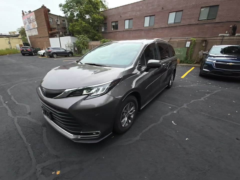 2022 Toyota Sienna XLE AWD