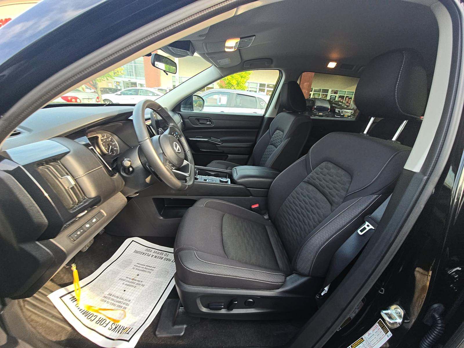 2025 Nissan Pathfinder SV AWD