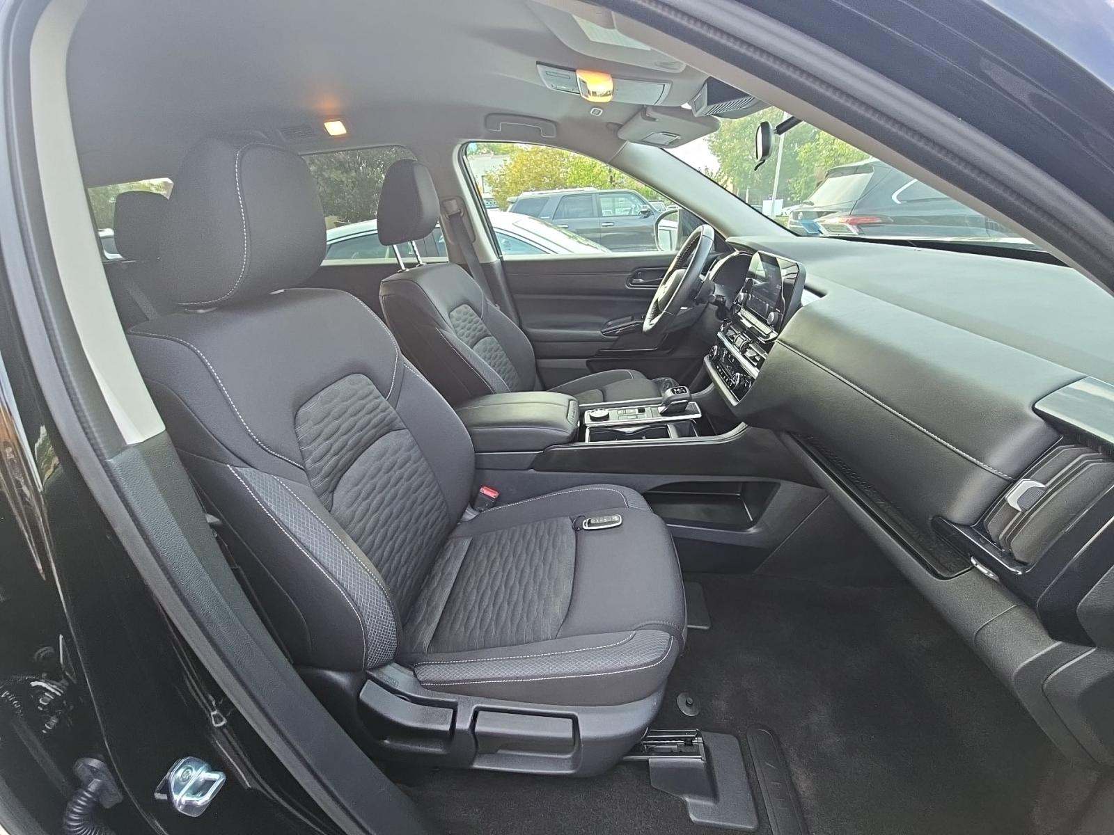 2025 Nissan Pathfinder SV AWD