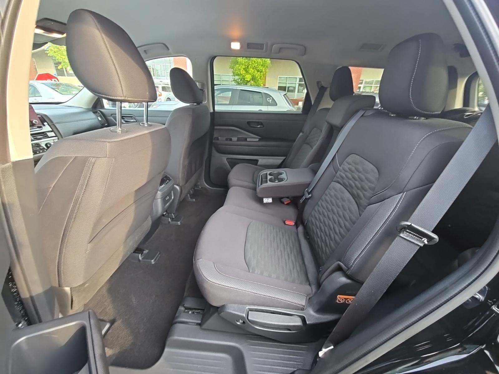 2025 Nissan Pathfinder SV AWD